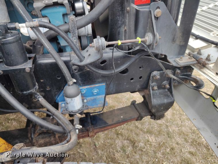 image for item DT0997 1999 International 4900 rollback truck