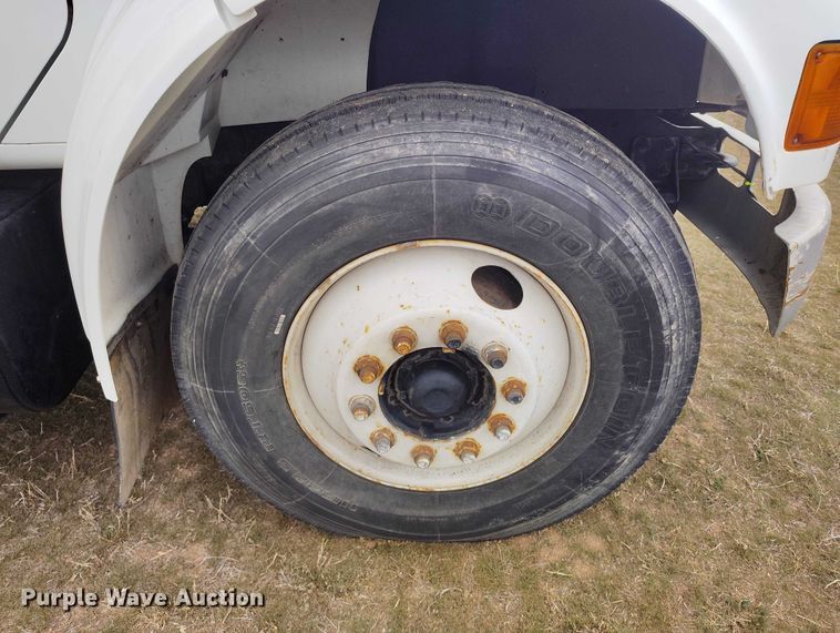 image for item DT0997 1999 International 4900 rollback truck