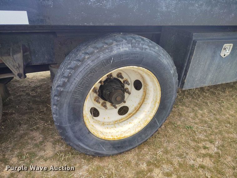 image for item DT0997 1999 International 4900 rollback truck