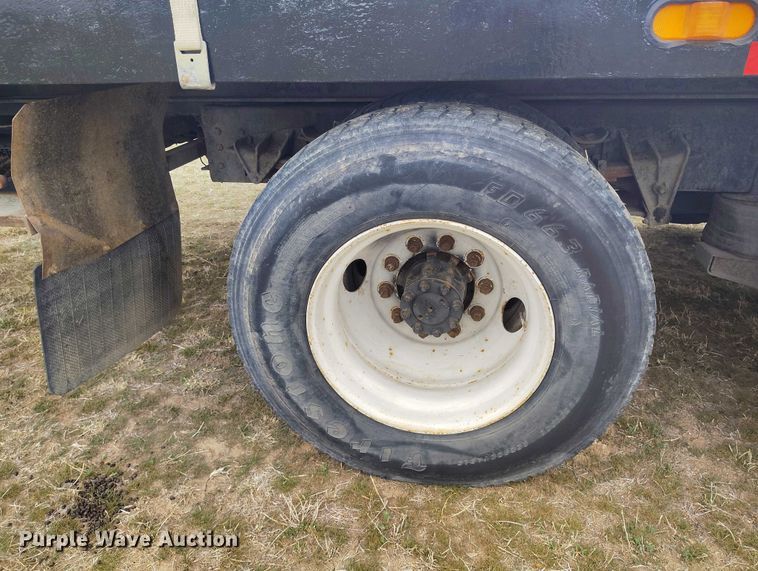 image for item DT0997 1999 International 4900 rollback truck