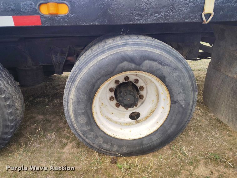 image for item DT0997 1999 International 4900 rollback truck