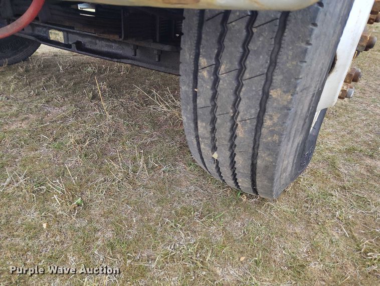 image for item DT0997 1999 International 4900 rollback truck