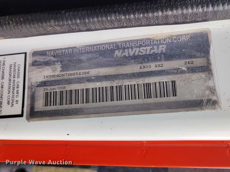 image for item DT0997 1999 International 4900 rollback truck