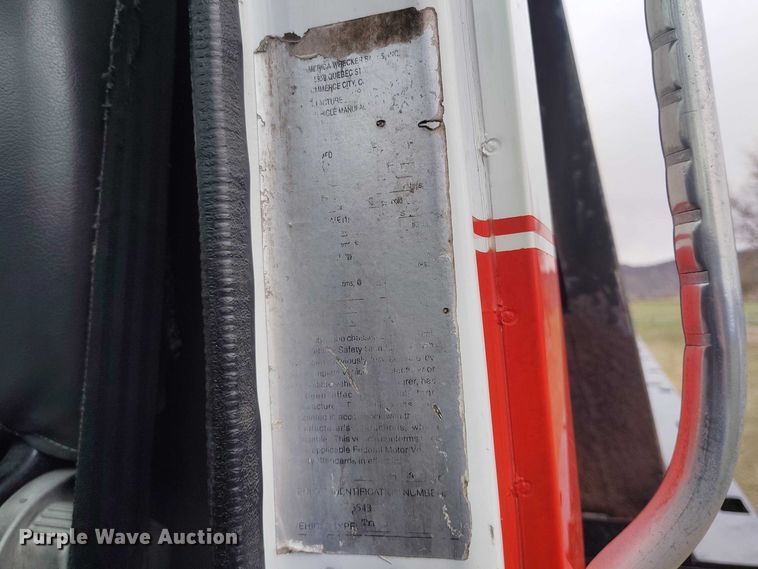 image for item DT0997 1999 International 4900 rollback truck