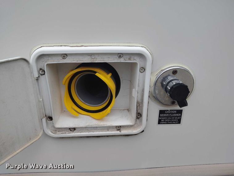 image for item DT0999 1997 Jayco 2630 camper