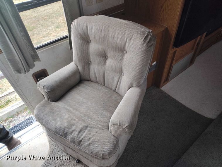 image for item DT0999 1997 Jayco 2630 camper