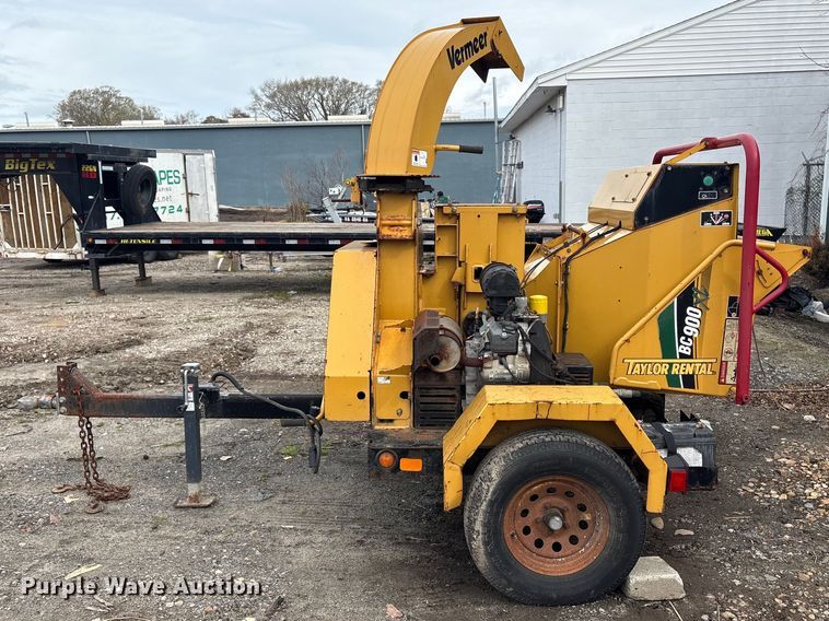 image for item DT2866 2012 Vermeer BC900XL wood chipper