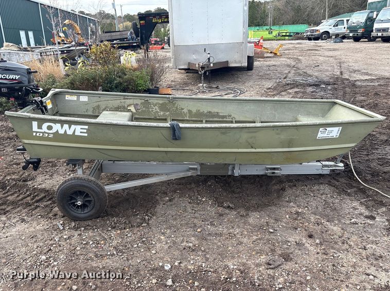 image for item DT2873 2021 Lowe 1032 boat