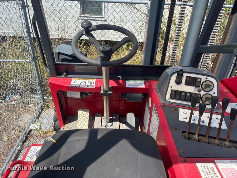 image for item DU0448 2017 Moffett M8 55.4 forklift