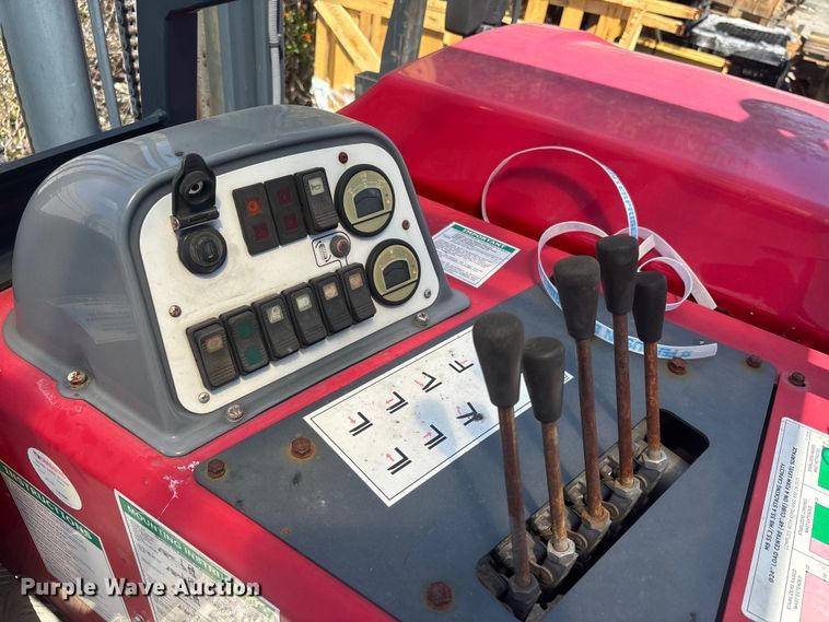 image for item DU0448 2017 Moffett M8 55.4 forklift