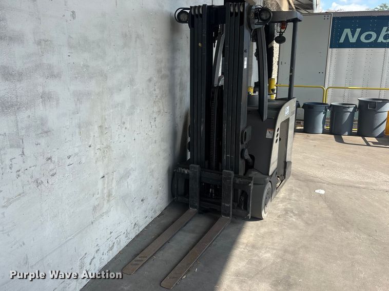 image for item DU0449 2017 Crown RC5545-40 forklift