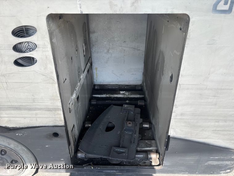 image for item DU0449 2017 Crown RC5545-40 forklift