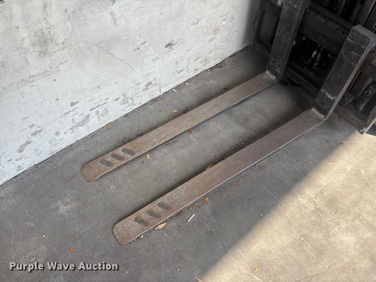 image for item DU0449 2017 Crown RC5545-40 forklift