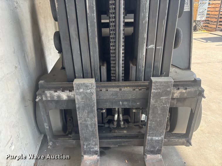 image for item DU0449 2017 Crown RC5545-40 forklift