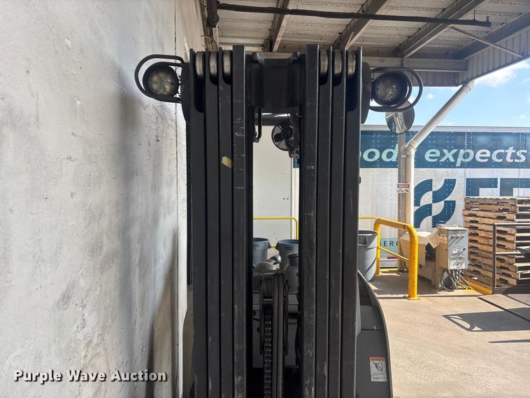 image for item DU0449 2017 Crown RC5545-40 forklift