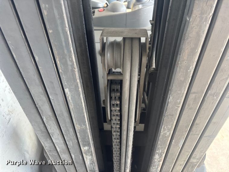 image for item DU0449 2017 Crown RC5545-40 forklift