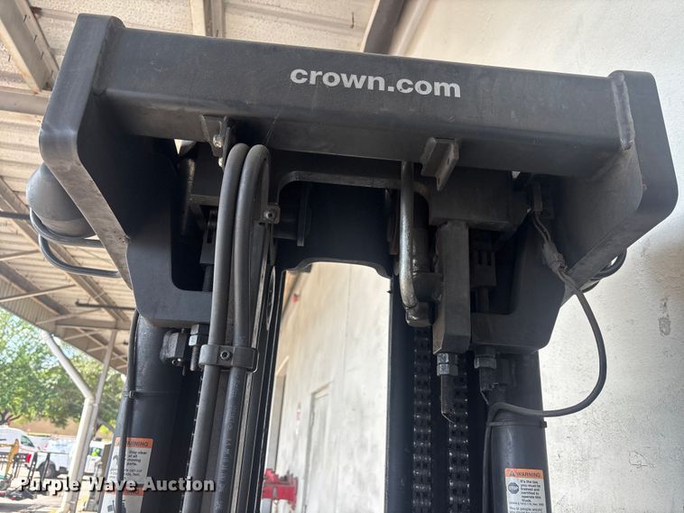 image for item DU0449 2017 Crown RC5545-40 forklift