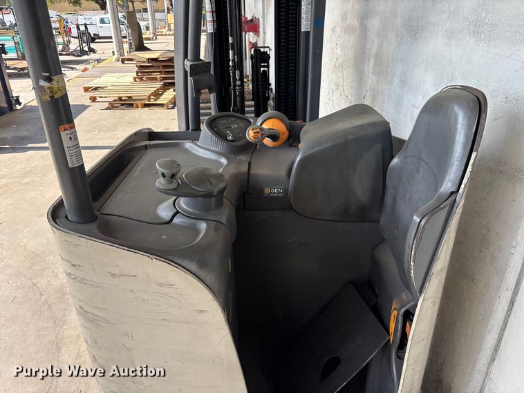 image for item DU0449 2017 Crown RC5545-40 forklift
