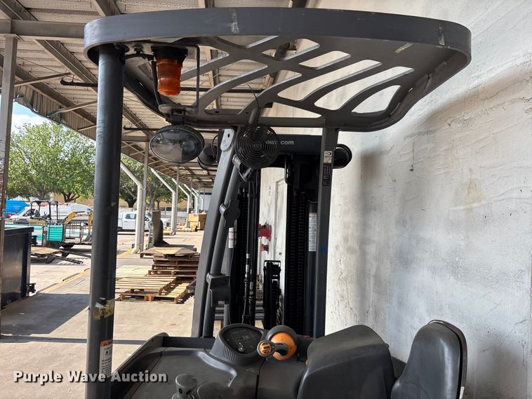 image for item DU0449 2017 Crown RC5545-40 forklift