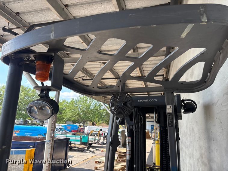 image for item DU0449 2017 Crown RC5545-40 forklift