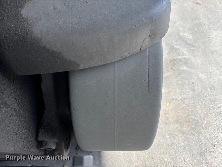 image for item DU0449 2017 Crown RC5545-40 forklift