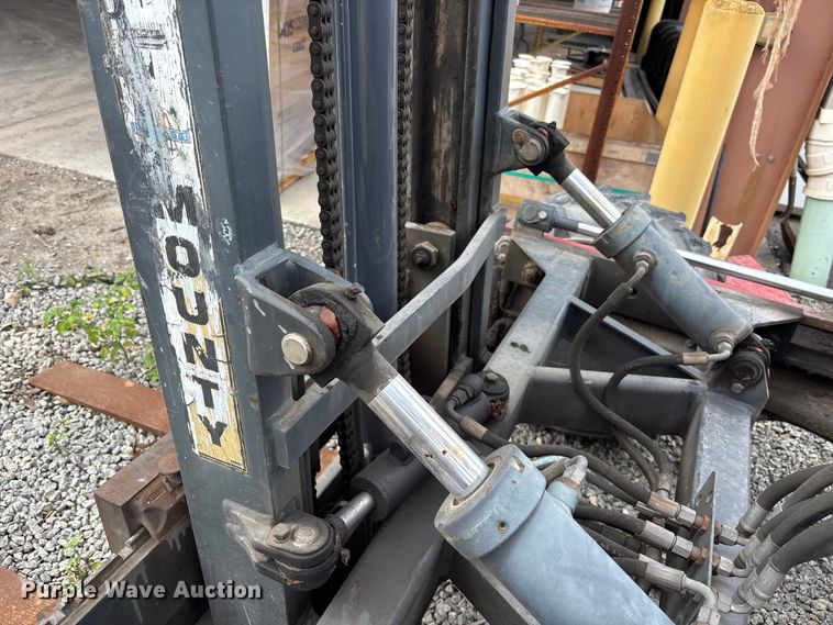 image for item DU0450 2003 Moffett M5500 