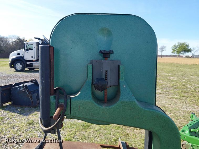 image for item DU3108 1993 Grizzly G1019 band saw