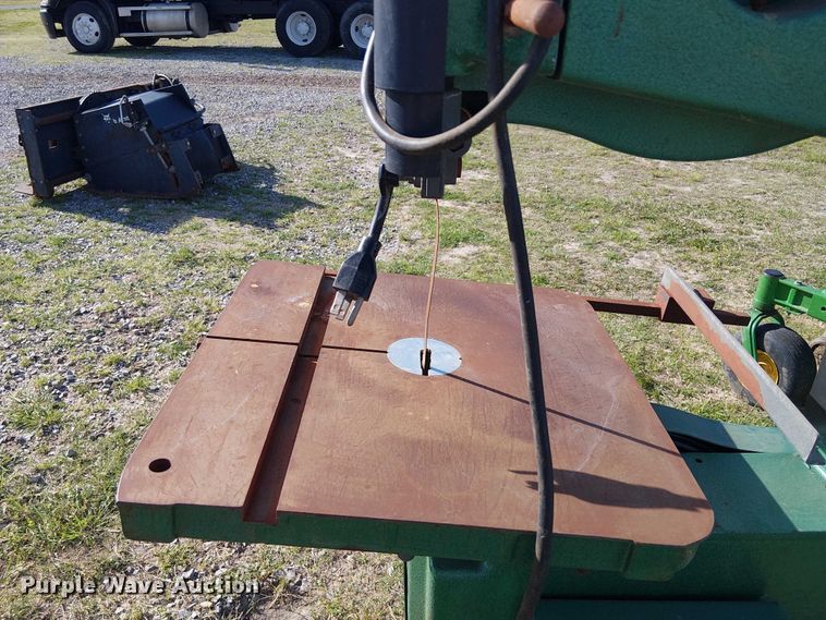 image for item DU3108 1993 Grizzly G1019 band saw