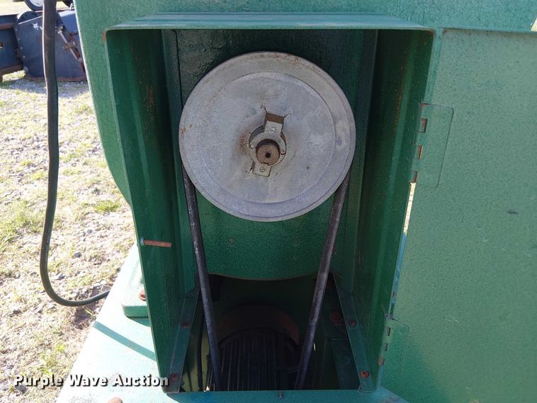 image for item DU3108 1993 Grizzly G1019 band saw