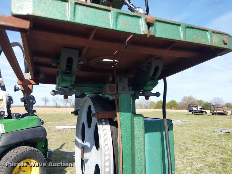 image for item DU3108 1993 Grizzly G1019 band saw