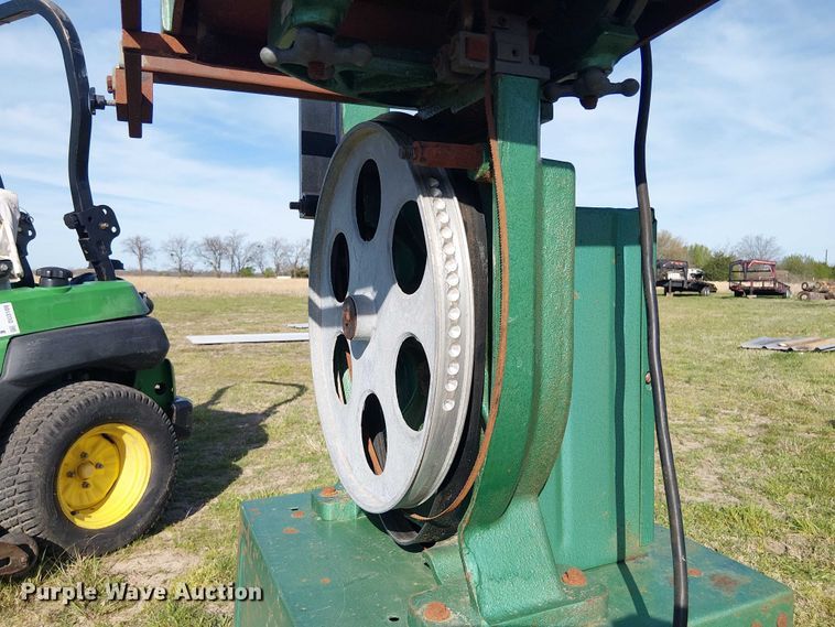 image for item DU3108 1993 Grizzly G1019 band saw