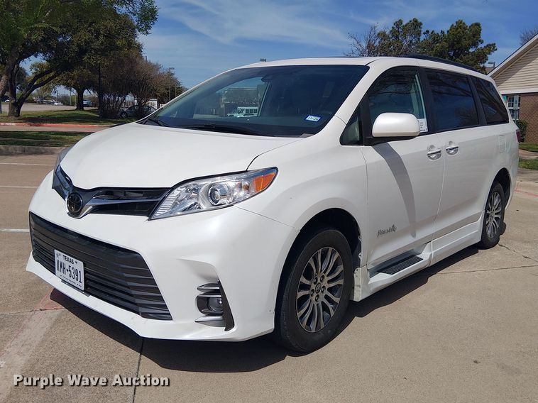 image for item DU3111 2019 Toyota Sienna XLE handicap accessible van