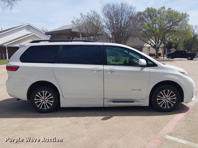 image for item DU3111 2019 Toyota Sienna XLE handicap accessible van