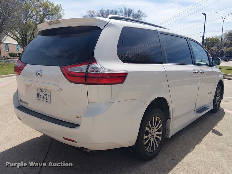 image for item DU3111 2019 Toyota Sienna XLE handicap accessible van