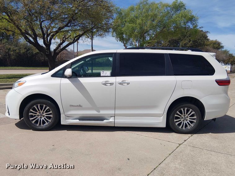 image for item DU3111 2019 Toyota Sienna XLE handicap accessible van