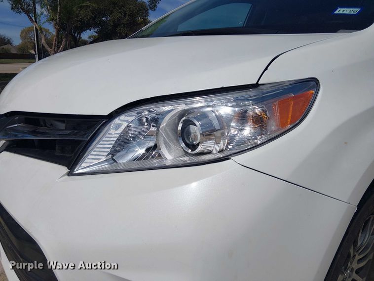 image for item DU3111 2019 Toyota Sienna XLE handicap accessible van