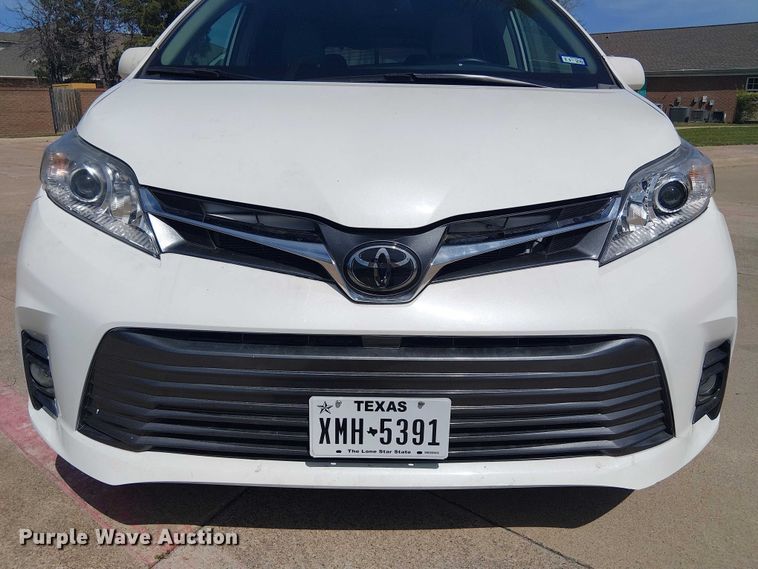 image for item DU3111 2019 Toyota Sienna XLE handicap accessible van