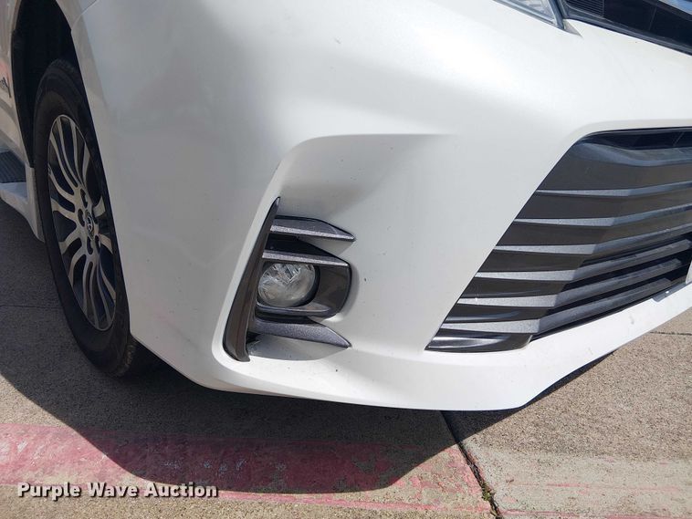 image for item DU3111 2019 Toyota Sienna XLE handicap accessible van