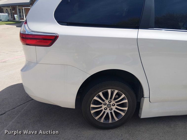 image for item DU3111 2019 Toyota Sienna XLE handicap accessible van