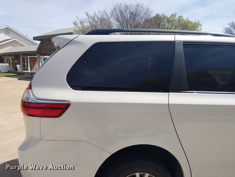 image for item DU3111 2019 Toyota Sienna XLE handicap accessible van