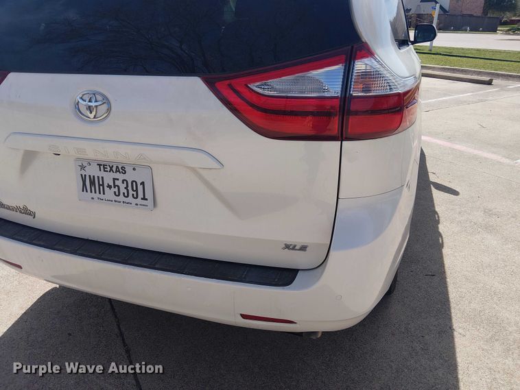 image for item DU3111 2019 Toyota Sienna XLE handicap accessible van