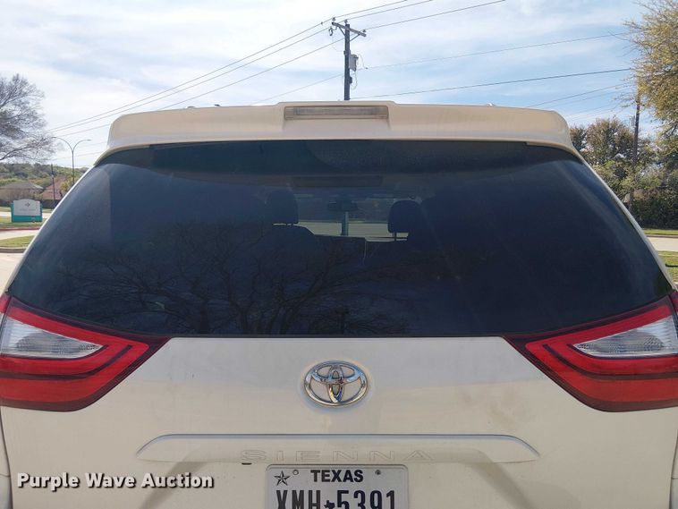 image for item DU3111 2019 Toyota Sienna XLE handicap accessible van