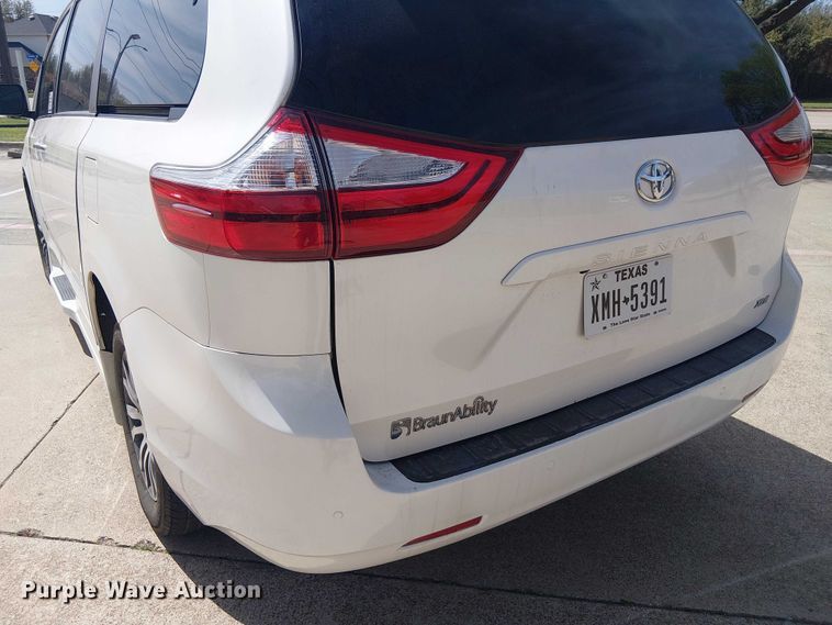 image for item DU3111 2019 Toyota Sienna XLE handicap accessible van