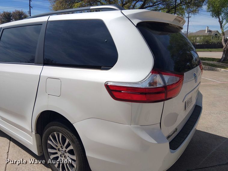 image for item DU3111 2019 Toyota Sienna XLE handicap accessible van