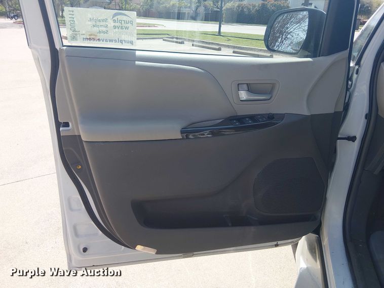 image for item DU3111 2019 Toyota Sienna XLE handicap accessible van