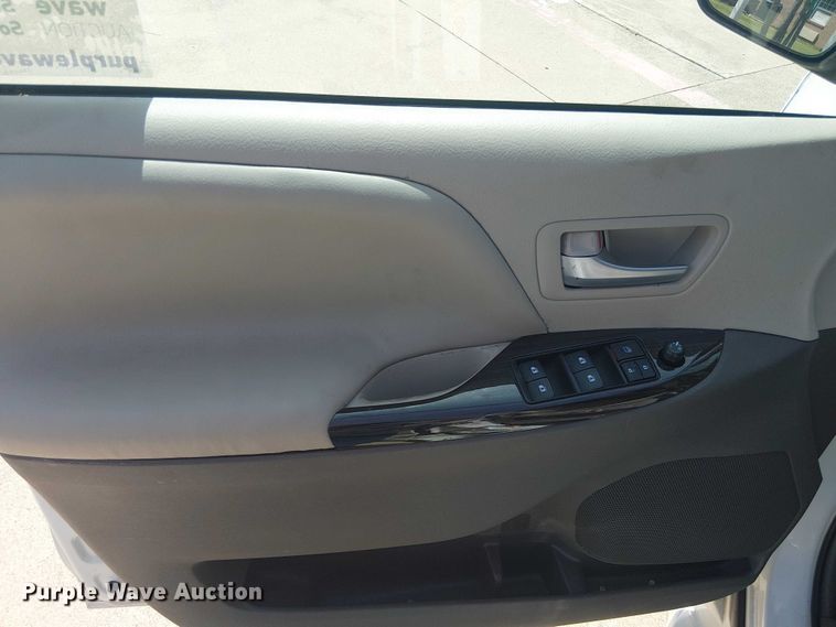 image for item DU3111 2019 Toyota Sienna XLE handicap accessible van