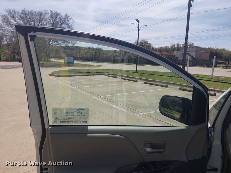 image for item DU3111 2019 Toyota Sienna XLE handicap accessible van