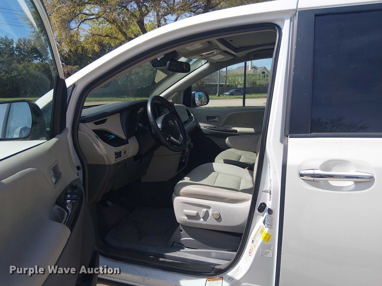 image for item DU3111 2019 Toyota Sienna XLE handicap accessible van