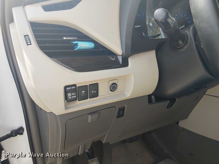 image for item DU3111 2019 Toyota Sienna XLE handicap accessible van