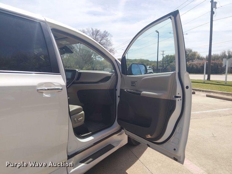 image for item DU3111 2019 Toyota Sienna XLE handicap accessible van